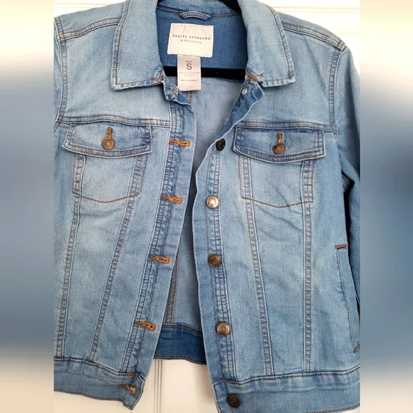 ๐ฉต Social Standard by Sanctuary Light Blue Denim Jacket โ Size Small ๐ฉต - Picture 3 of 7